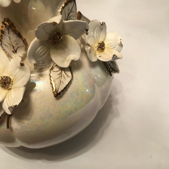 Norcrest Japan GD-17 Exquisite Iridescent vase white gold trim with flowers - Picture 9 of 16